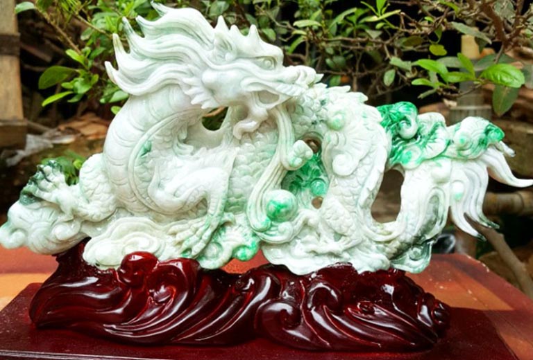 Rồng là linh vật cao quý, tượng trưng cho thiên mệnh cao cả và sức mạnh bất diệt